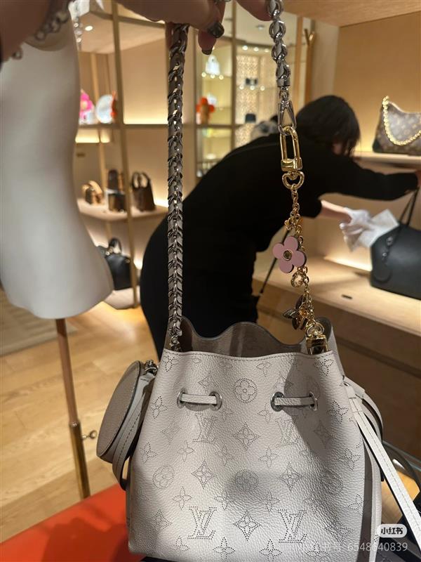 2026124175355578 570